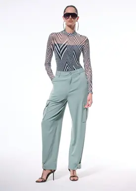 Calça Cargo Detalhe Barra