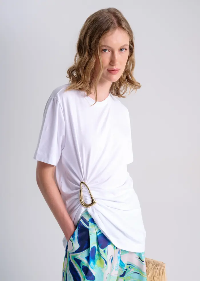 T - Shirt Detalhe Metal
