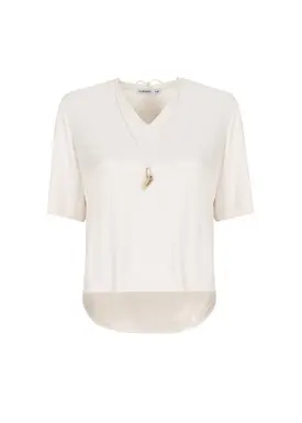 Blusa com Colar de Metal